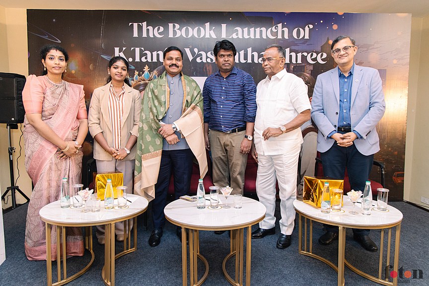 Honouring the Chief guest